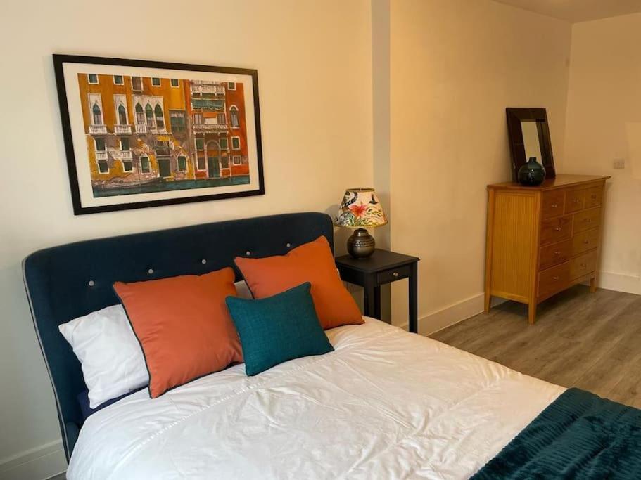 Stunning And Spacious 2Bed Flat In Central Woking Esterno foto