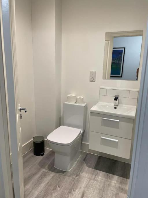 Stunning And Spacious 2Bed Flat In Central Woking Esterno foto