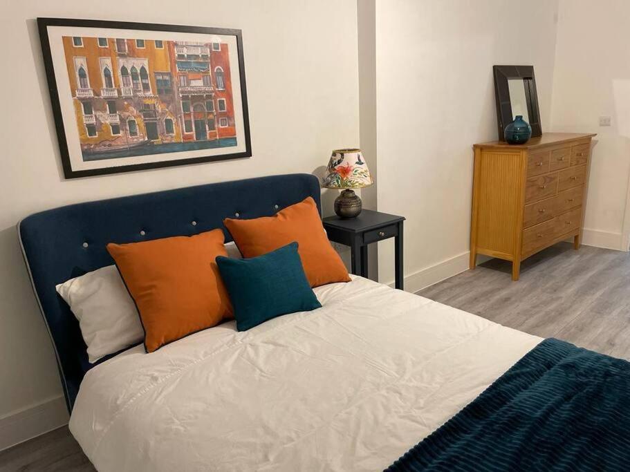 Stunning And Spacious 2Bed Flat In Central Woking Esterno foto