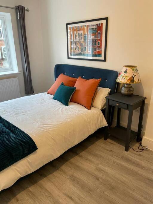 Stunning And Spacious 2Bed Flat In Central Woking Esterno foto