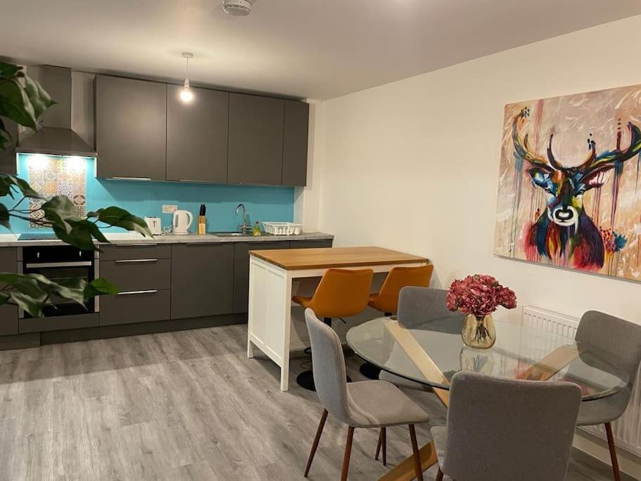 Stunning And Spacious 2Bed Flat In Central Woking Esterno foto