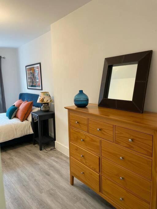 Stunning And Spacious 2Bed Flat In Central Woking Esterno foto