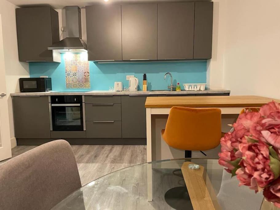 Stunning And Spacious 2Bed Flat In Central Woking Esterno foto