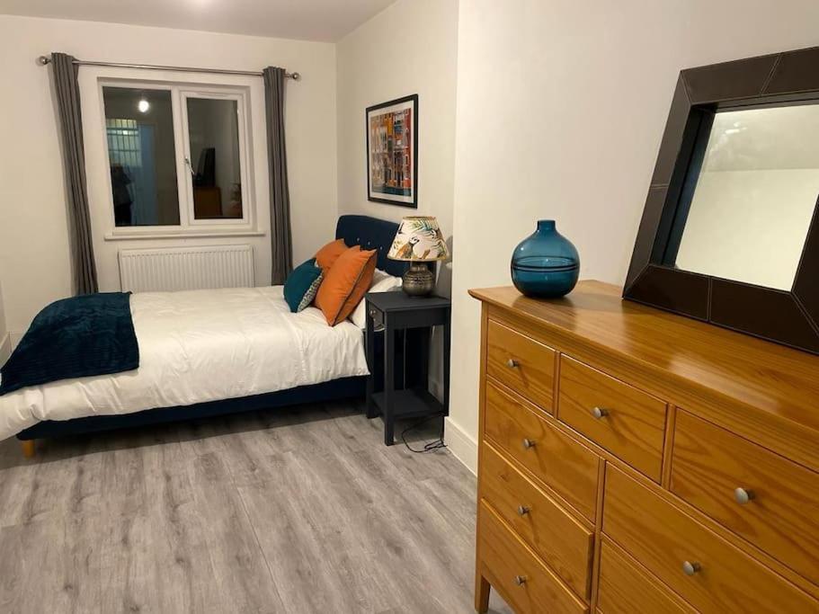 Stunning And Spacious 2Bed Flat In Central Woking Esterno foto