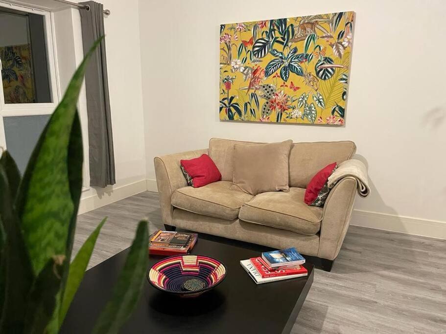 Stunning And Spacious 2Bed Flat In Central Woking Esterno foto