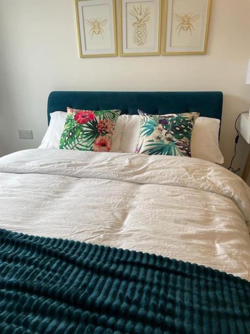 Stunning And Spacious 2Bed Flat In Central Woking Esterno foto